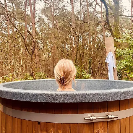 Wellness In The Woods - 4p Tinyhouse Met Prive Sauna & Hottub 木屋 迪森