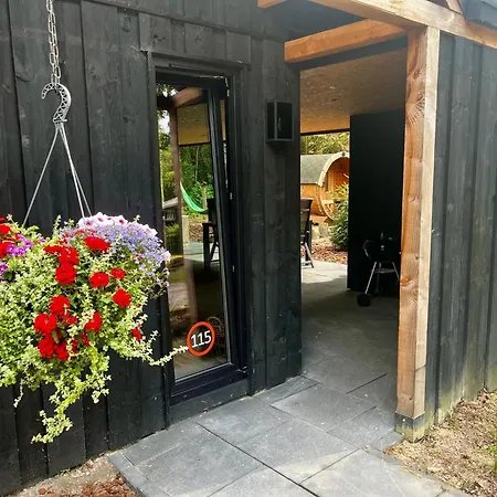 Шале Wellness In The Woods - 4p Tinyhouse Met Prive Sauna & Hottub Diessen